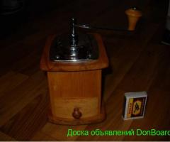 Кофемолка деревянная СССР.